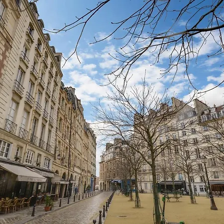 Cosy & Bright Under The Beams On Place Dauphine Id 319 Paris