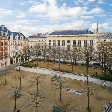 Apartment Cosy & Bright Under The Beams On Place Dauphine Id 319 Paris